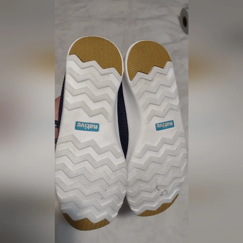 Native shoes for women size 4.5